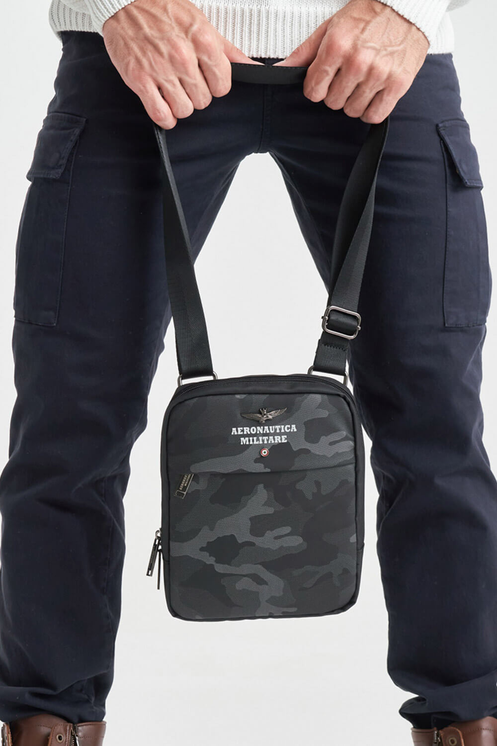 

Мужская темная сумка Aeronautica Militare 4320