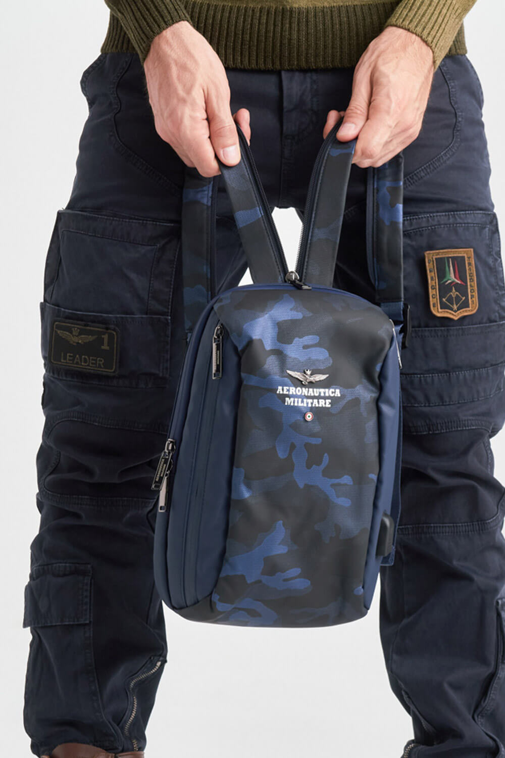 

Синий камуфляжный рюкзак Aeronautica Militare 4323