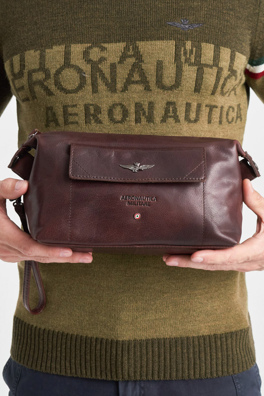 

Коричневая кожаная сумка Aeronautica Militare 4300