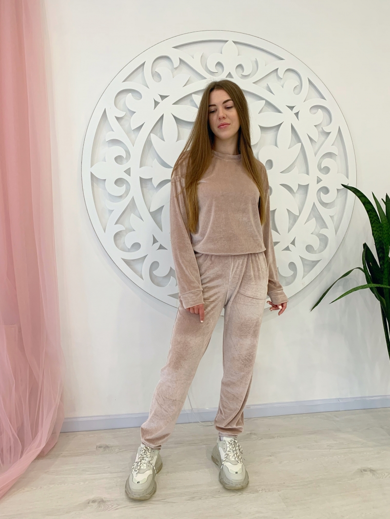 

Женский Велюровый костюм L(48-50) Пудра