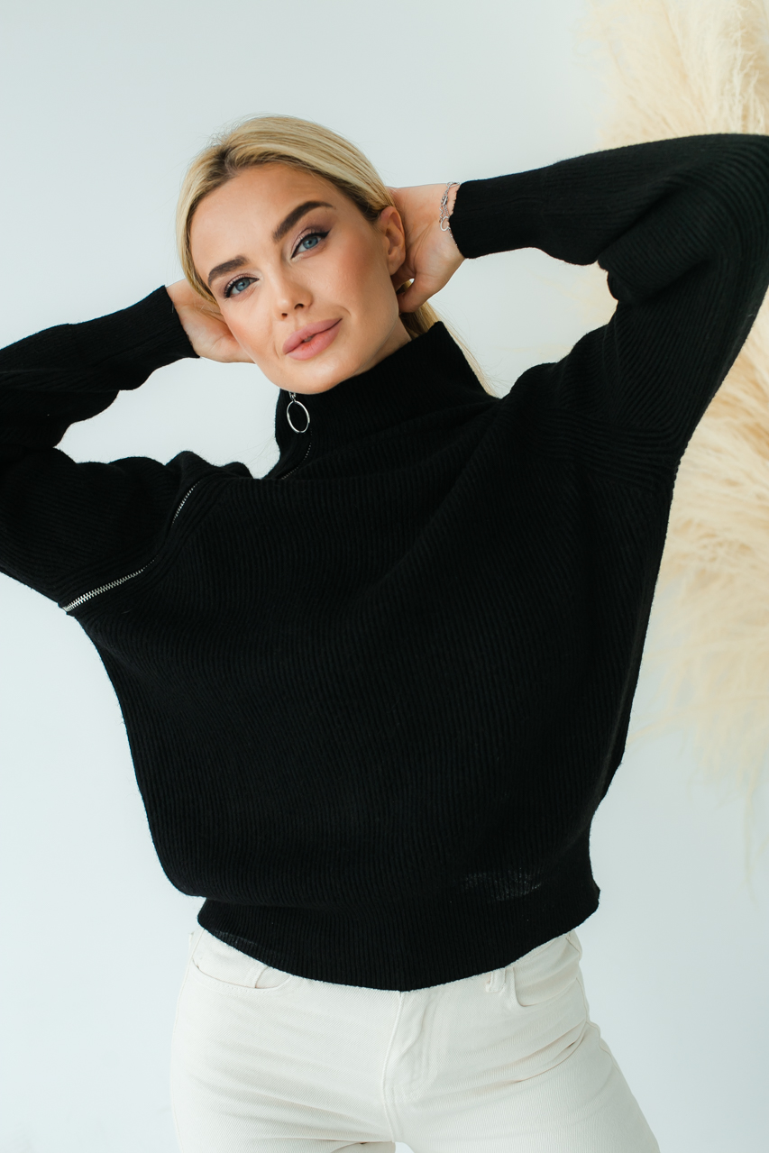 

Женский свитер с боковой молнией на воротнике Bluoltre - черный цвет, M/L ( 1025400911)