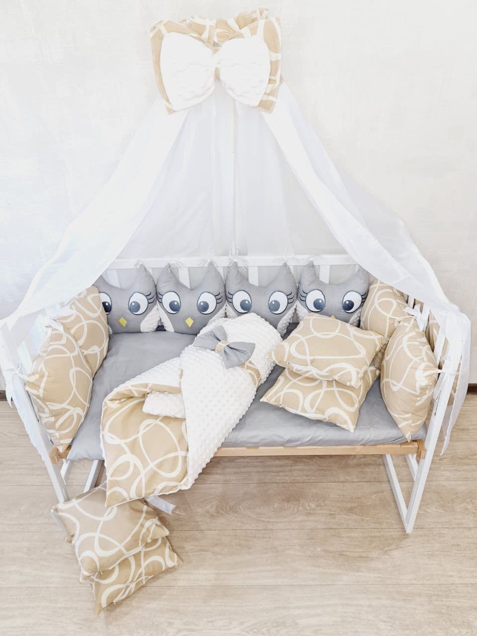 

Комплект постельный с бортиками и балдахином в детскую кроватку "Совушки" , бежевый