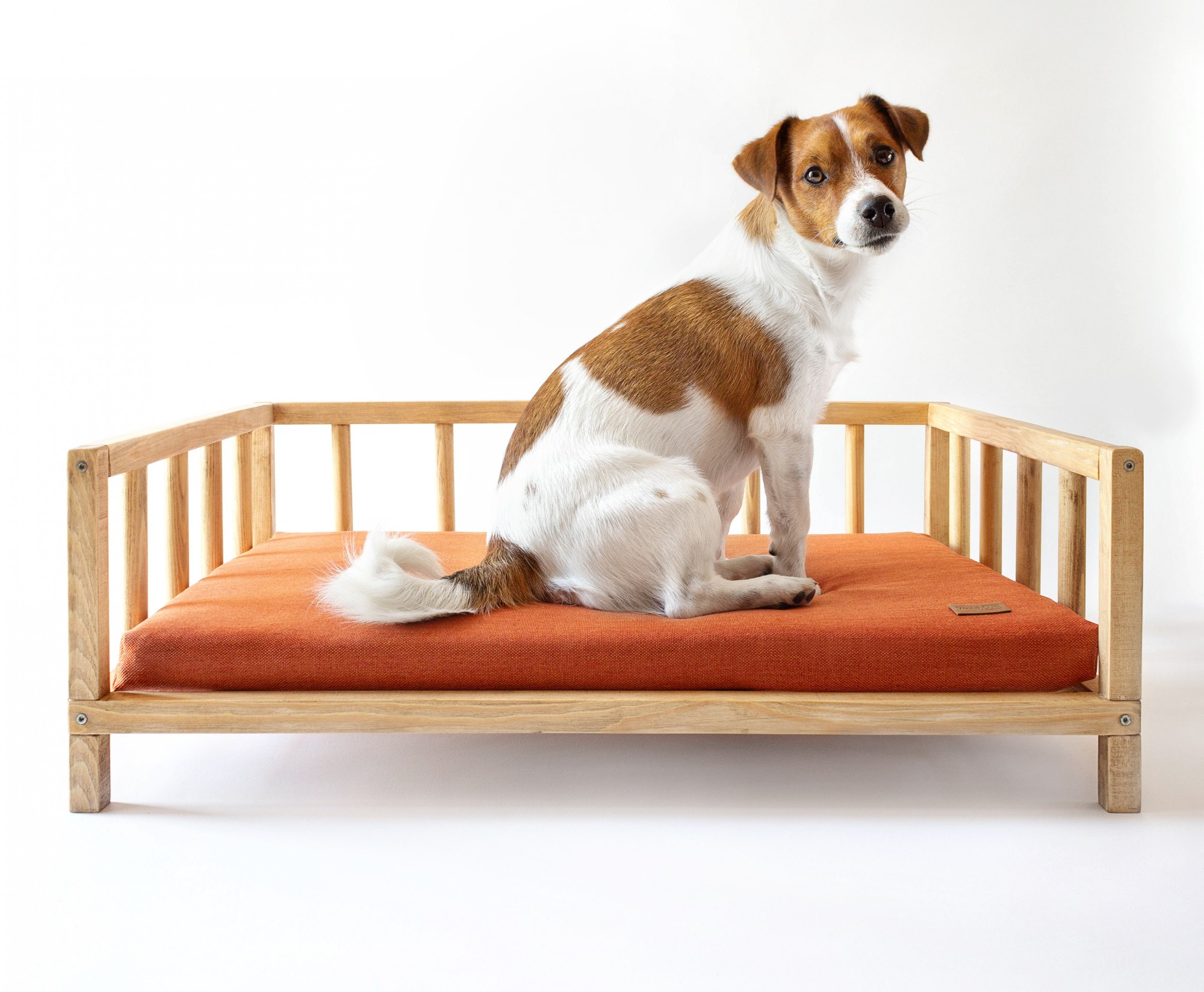 

Лежак для котов и собак Modern 60 x 40 см натуральный с оранжевым + подушка