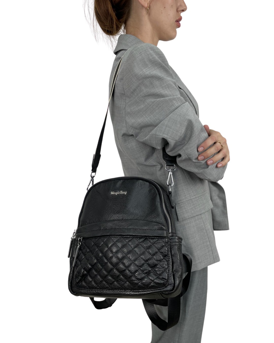 

Женский кожаный стеганый рюкзак 30 23 11 см. Magicbag Черный