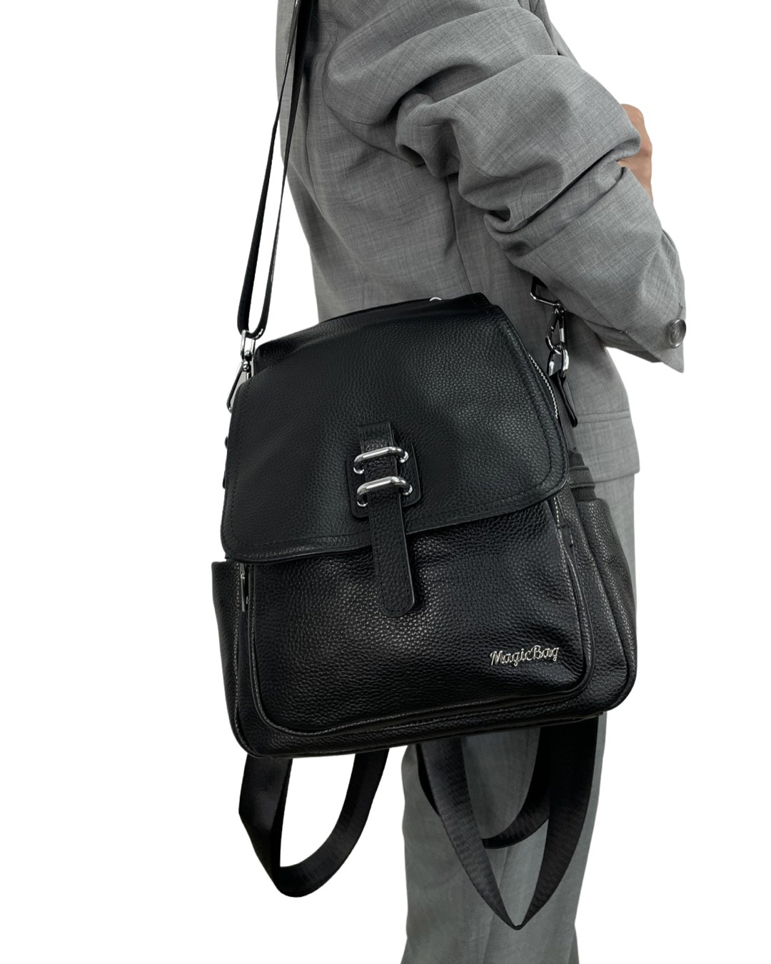 

Женский кожаный рюкзак 27 25 10 см. Magicbag Черный