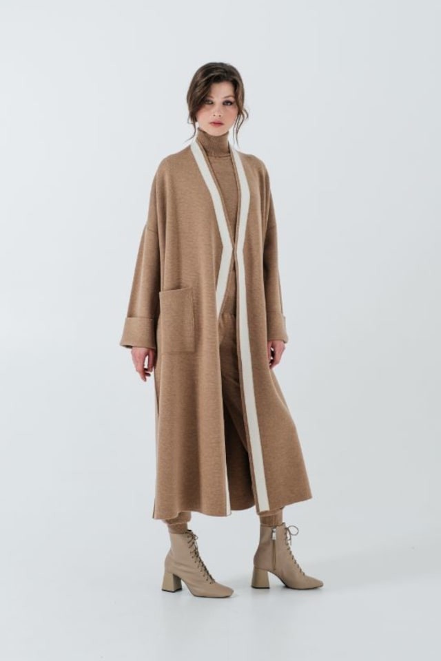 

Пальто Viamaro из шерсти мериноса Бежевое, Пальто Viamaro из шерсти мериноса Бежевое L/XL