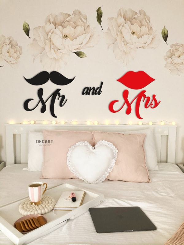 

Деревянная картина - панно Для дома Mr and Mrs 130х45 см
