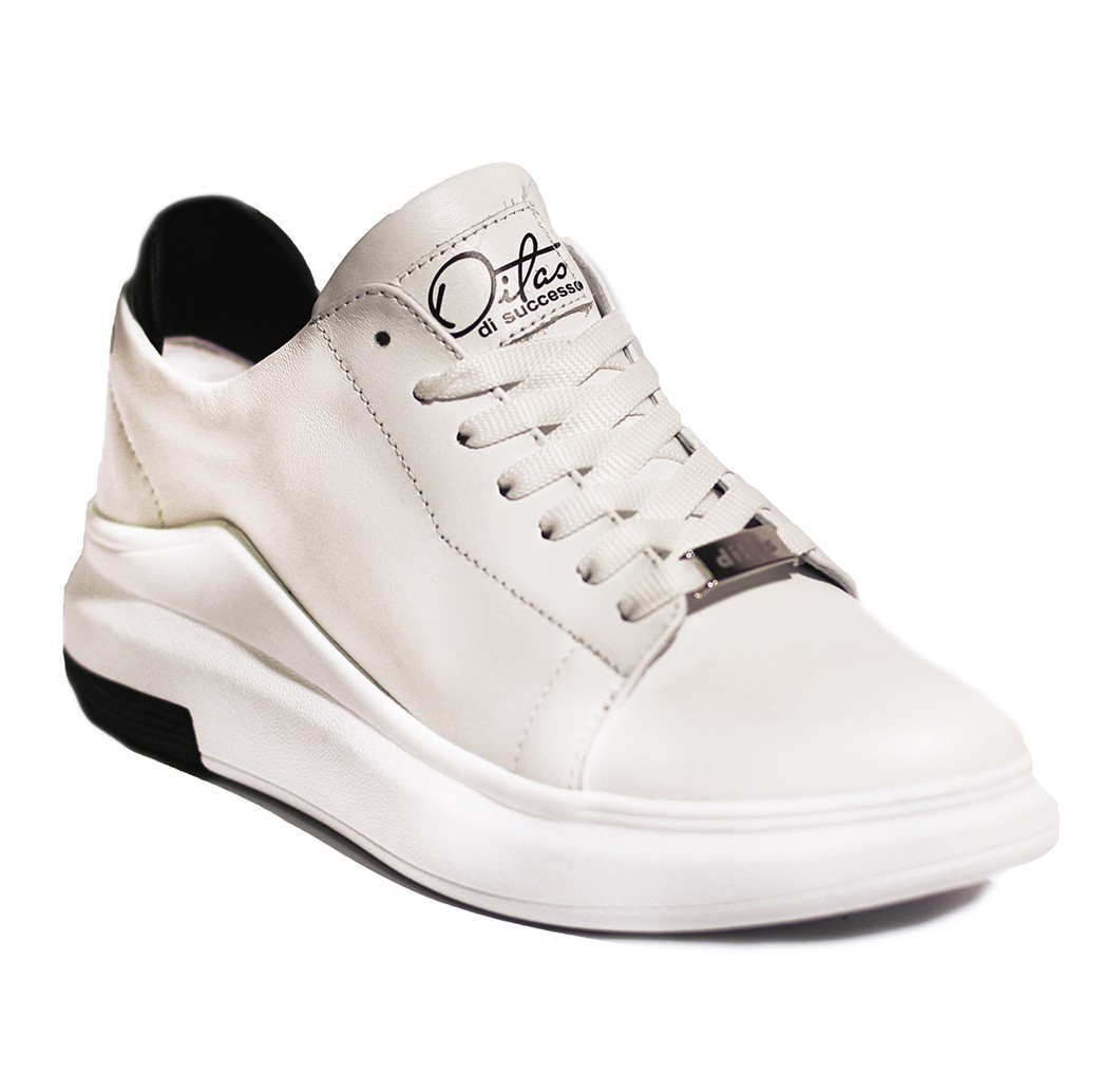 

Кроссовки Tomash Bartok 28980 38 белые