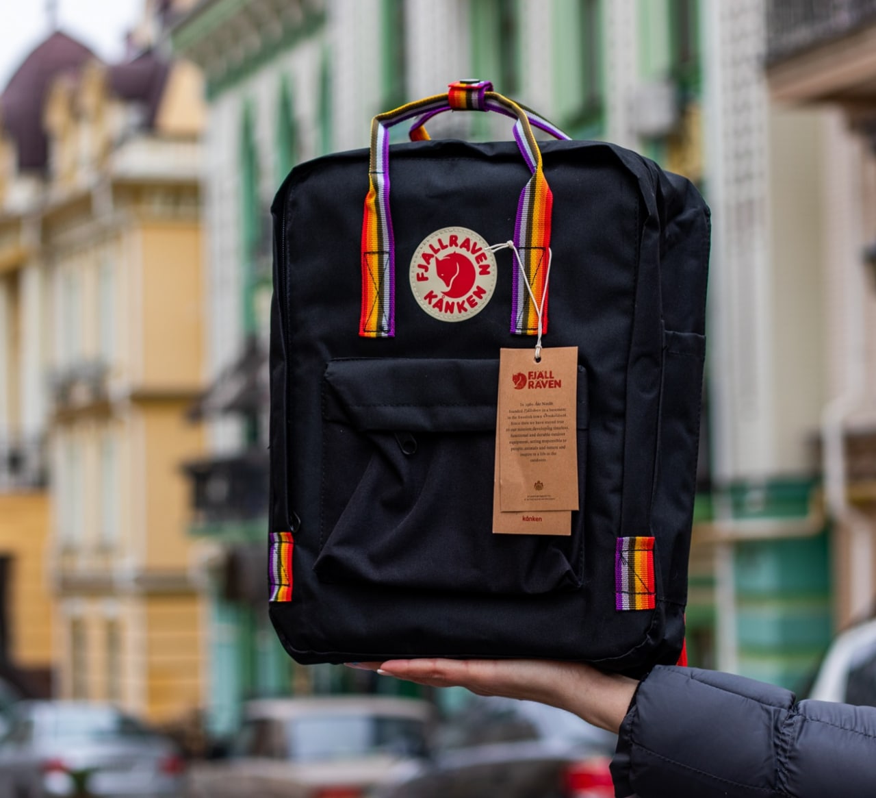 

Рюкзак черного цвета с разноцветными ручками Fjallraven Kanken Rainbow