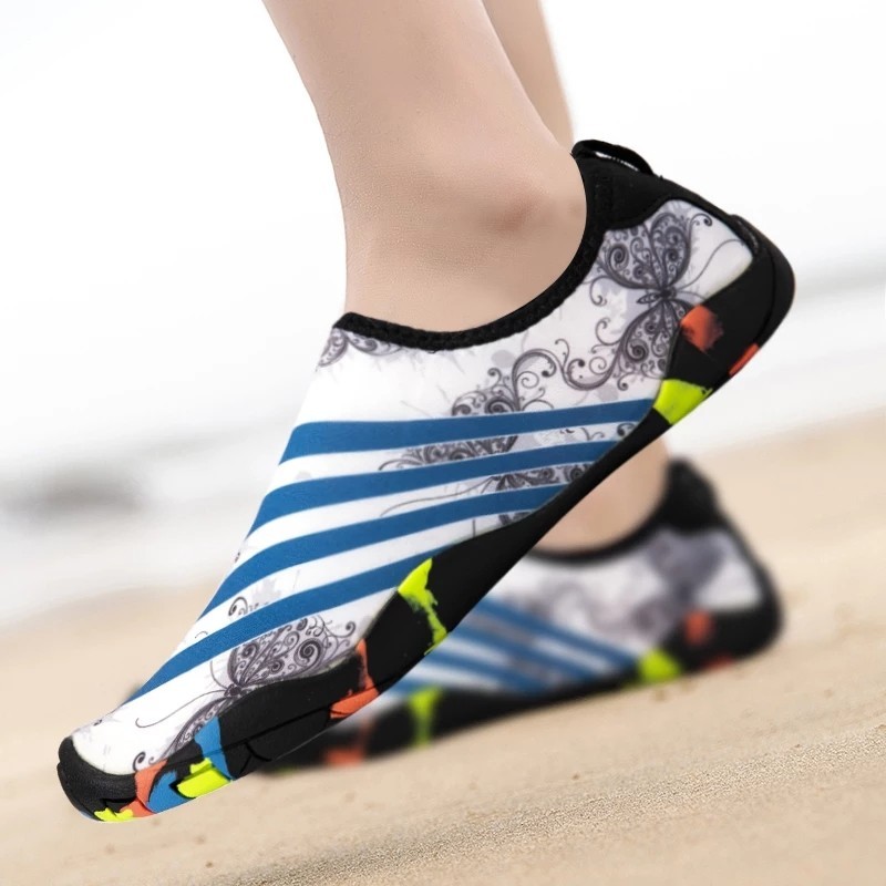

Обувь для пляжа и кораллов аквашузы Diving shoes белые с синей полосой 44 ( 28 см )