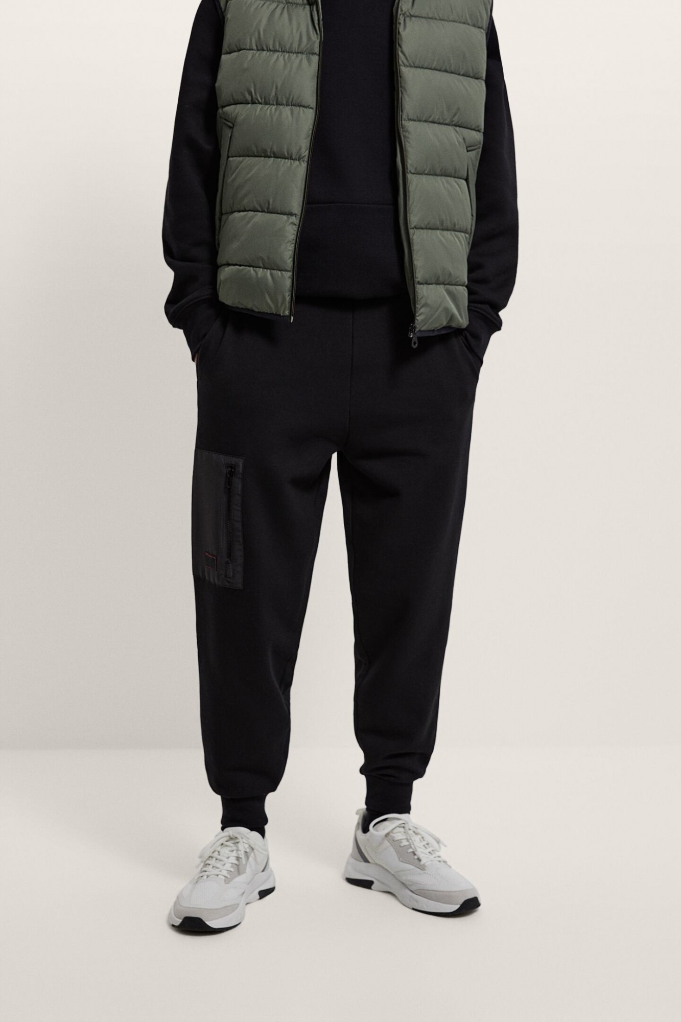 

Спортивные брюки-джоггеры в стиле карго Zara размер М черный 5372/410/800