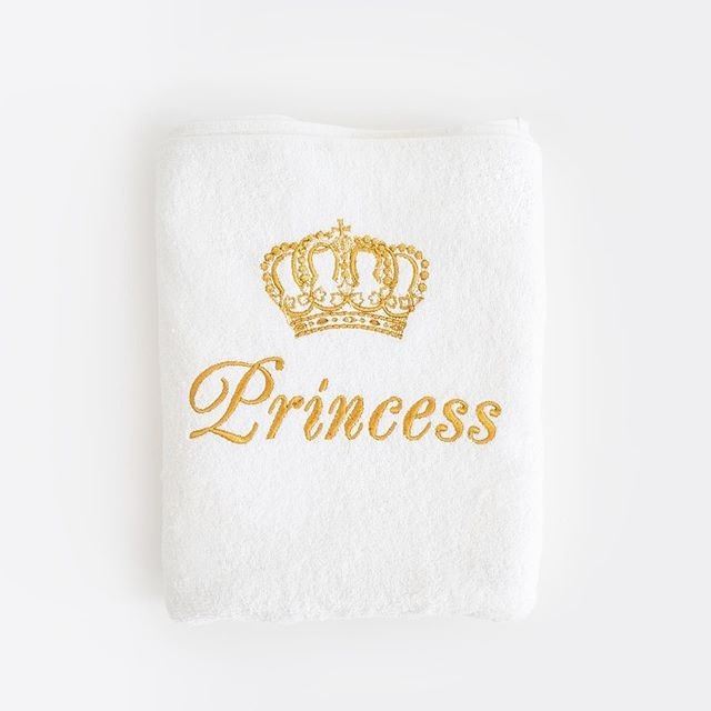 

Махровое полотенце Daymoni с именной вышивкой "Princess" махра белое 140*70