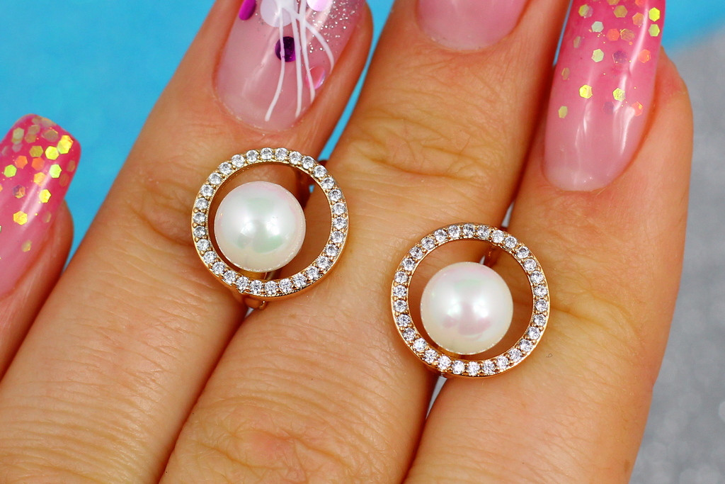 

Серьги Xuping Jewelry жемчужина 7 мм в ободке 1,3 см золотистые