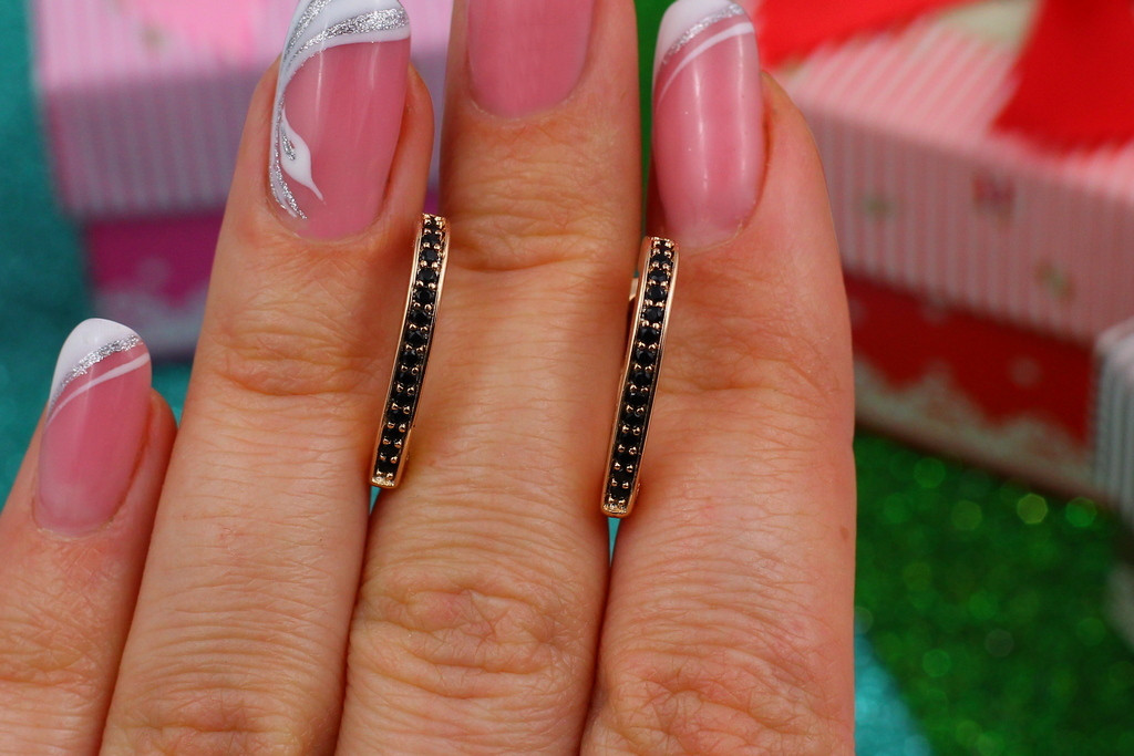

Серьги Xuping Jewelry дорожки сердечки с черными камнями 2 см золотистые