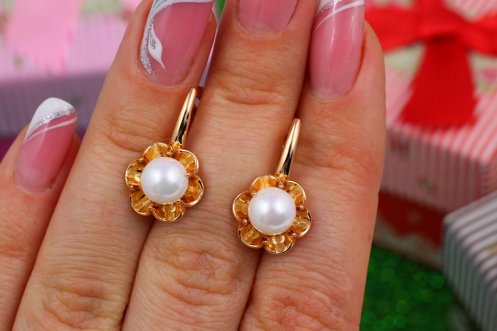 

Серьги Xuping Jewelry с белым жемчугом 2 см цвет золотой