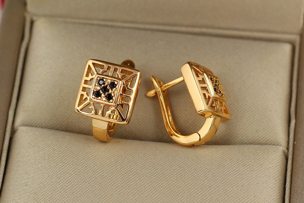 

Серьги Xuping Jewelry квадратики с черными камнями 1,3 см золотистые