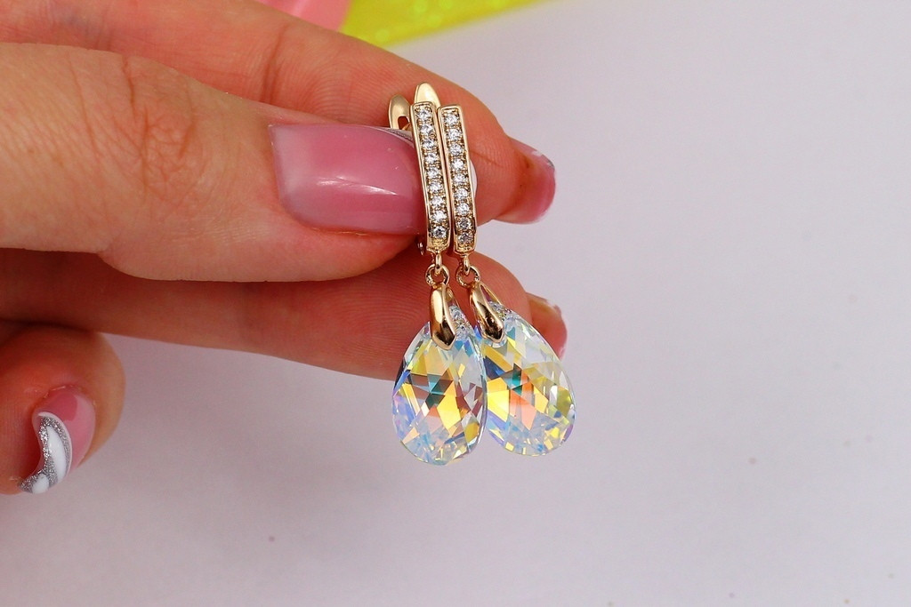 

Серьги Xuping Jewelry Сваровски белые хамелеоны капля 3,5 см золотистые