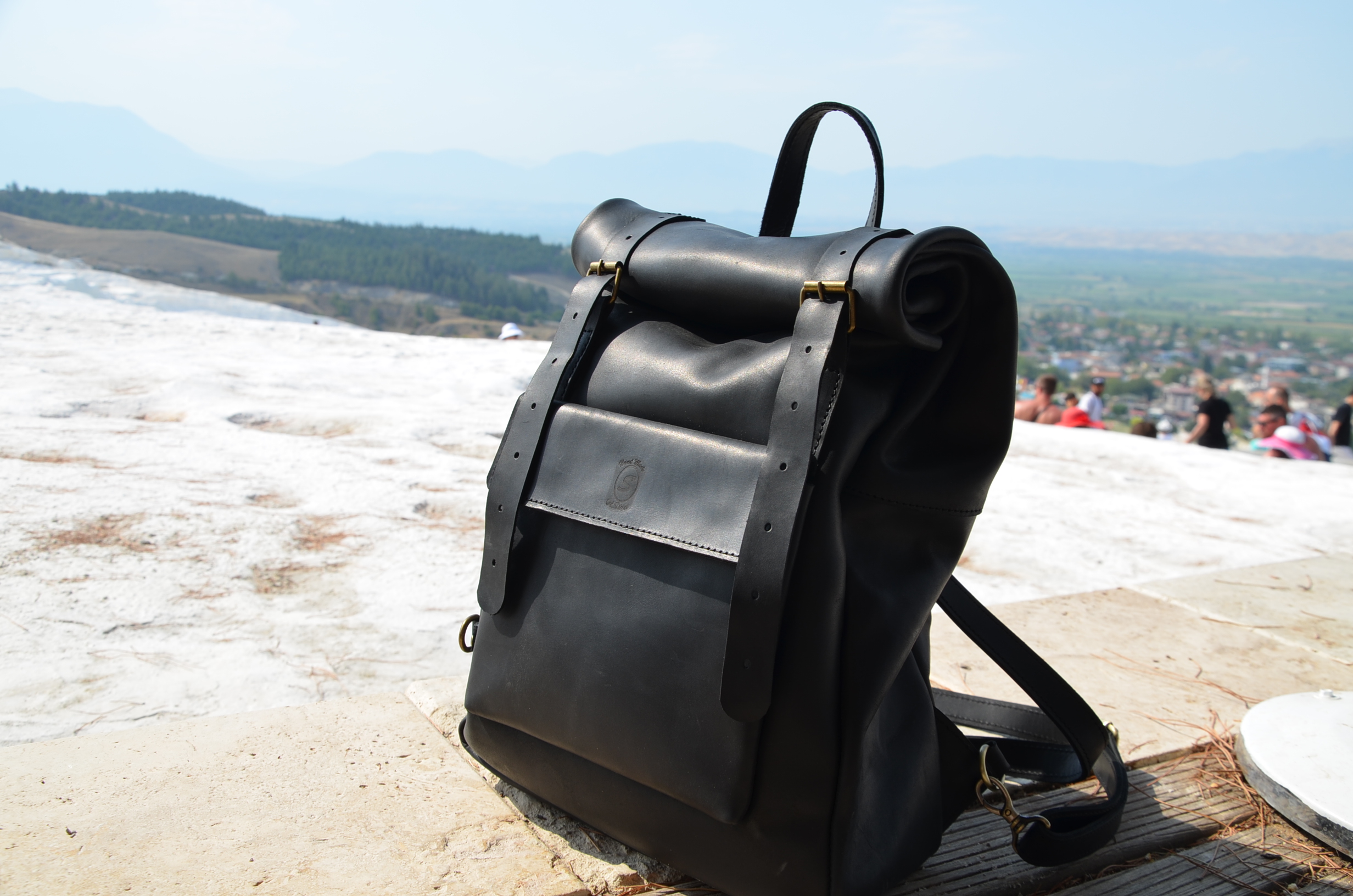 

Рюкзак из натуральной кожи OlStan RollBackPack черный black