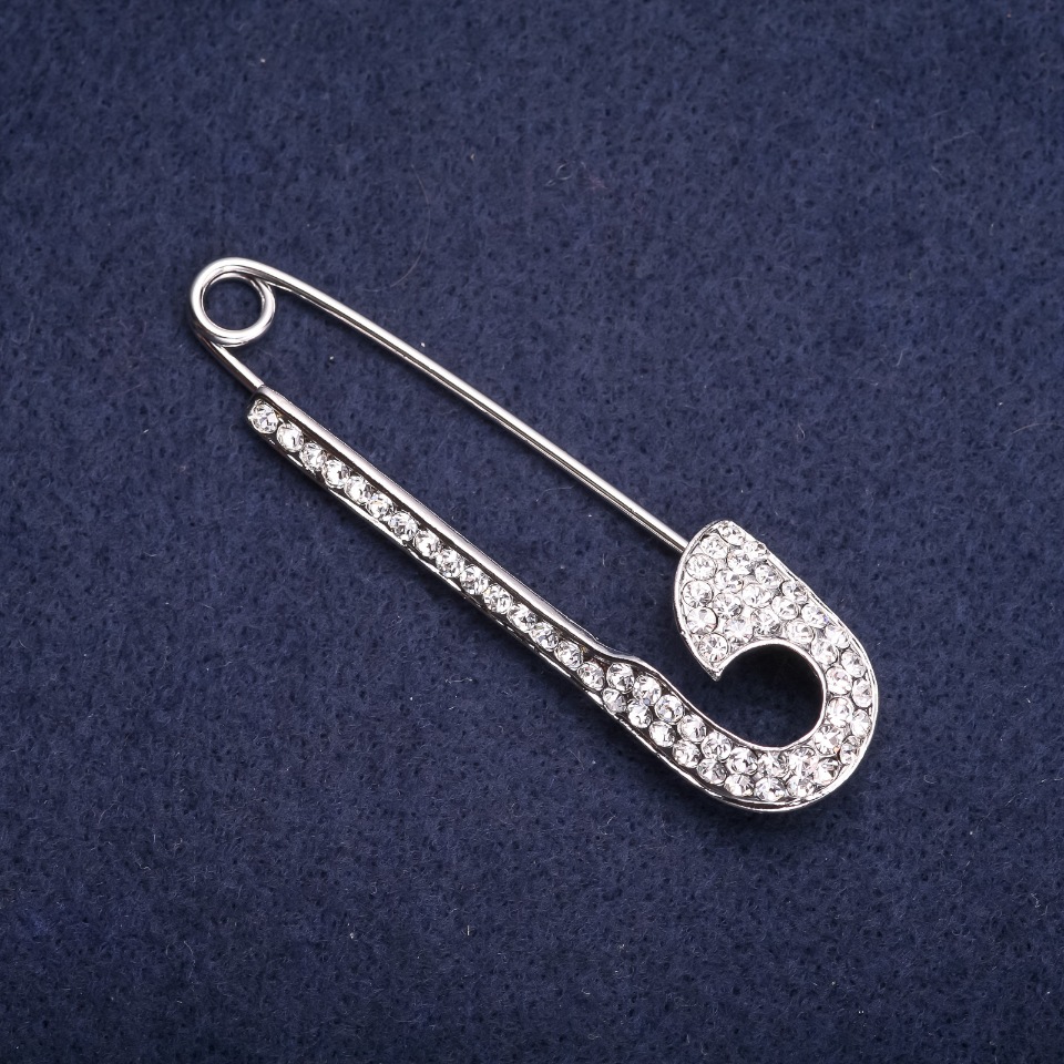 

Брошь булавка с белыми стразами 71х20мм серебристый металл, ida33391