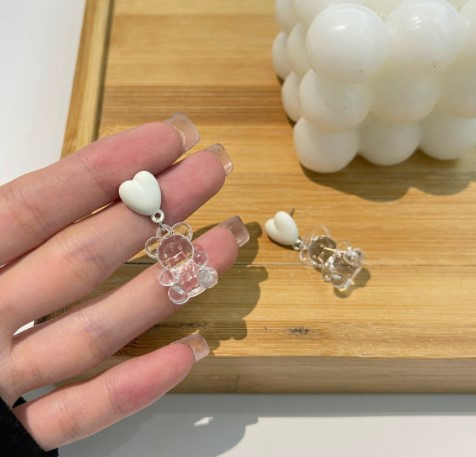 

Серьги Мишки прозрачные с белым сердечком бижутерия