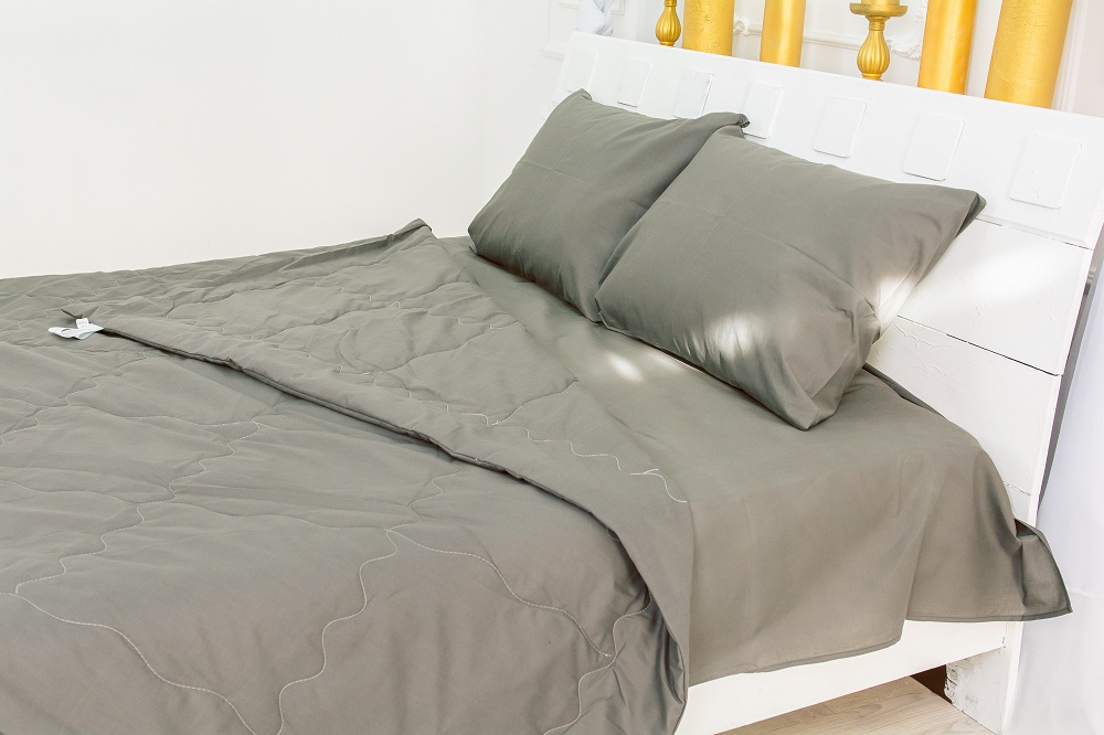 

Набор MirSon №2496 Silk Kapok 16-5803 Geronimo (одеяло + 2 наволочки + простынь) 172х205 см + 200х220 см + 50х70 см италия, шелк