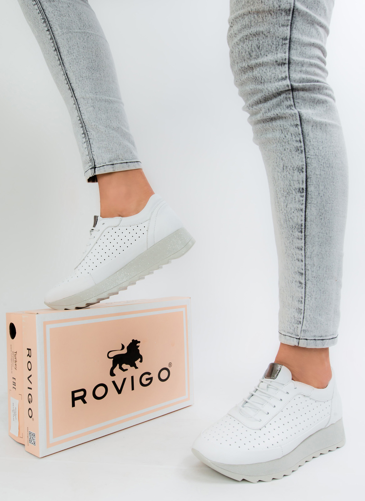 

Кроссовки женские Rovigo 1308 белые 37