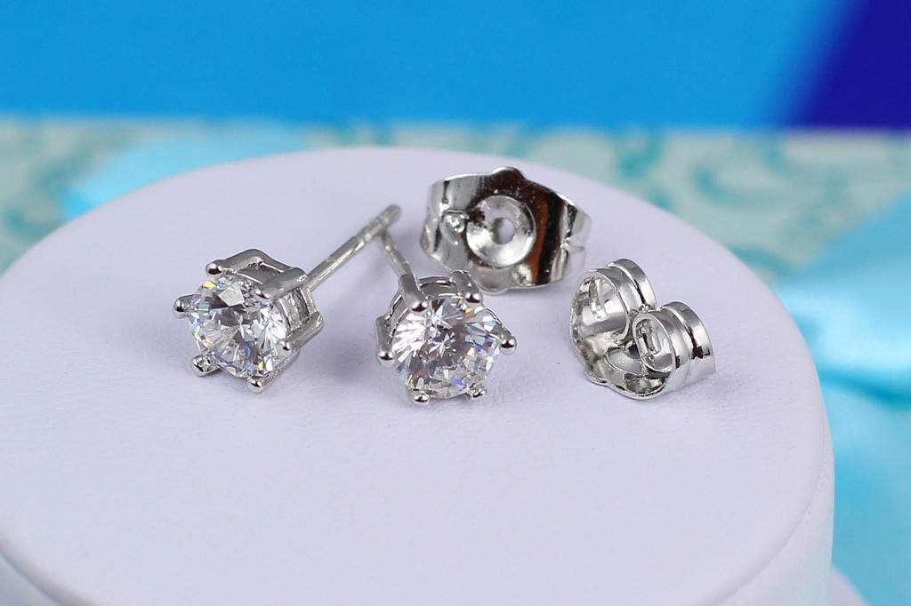 

Серьги гвоздики Xuping Jewelry камешки на шесть креплений 5 мм серебристые