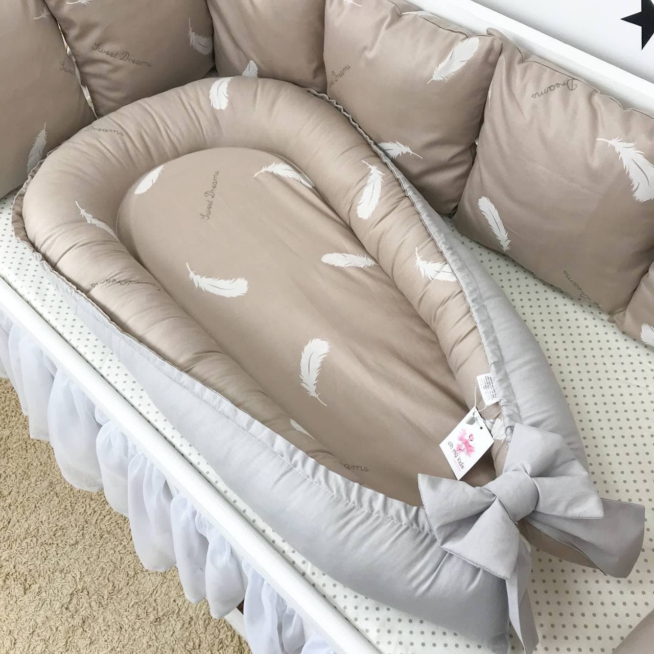 

Кокон для новорожденного с кокосовым матрасиком Oh My Kids "Перья" цвет кофейный
