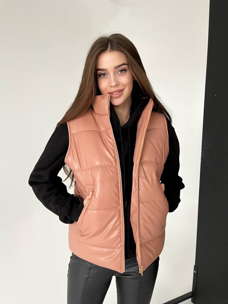 

Жилет женский из эко кожи K&ML 027 XS - S ( 42 - 44 ) Бежевый ( 027 - 03 )