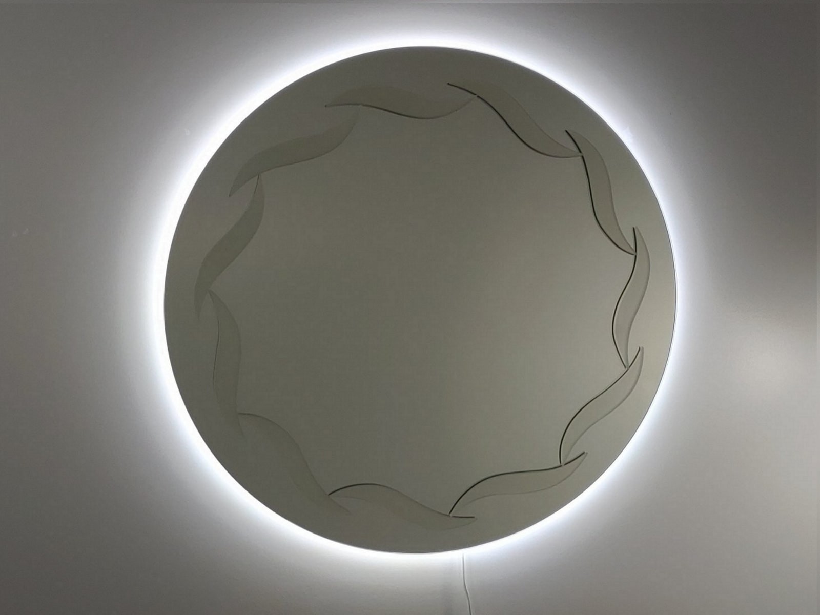 

Зеркало круглое (100x100) с подсветкой и декором LED ML-07SUN