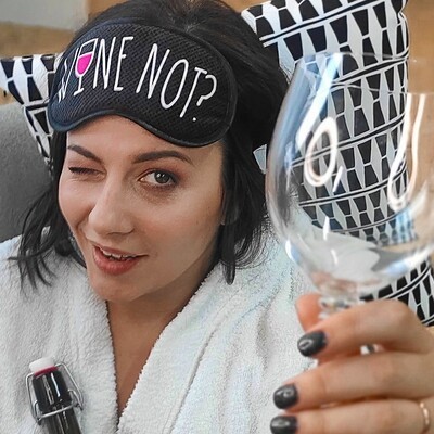 

Маска для сна с принтом "Wine not" Present маска для сна с бархатистой ткани и атласа с принтом лучший подарок разноцветная