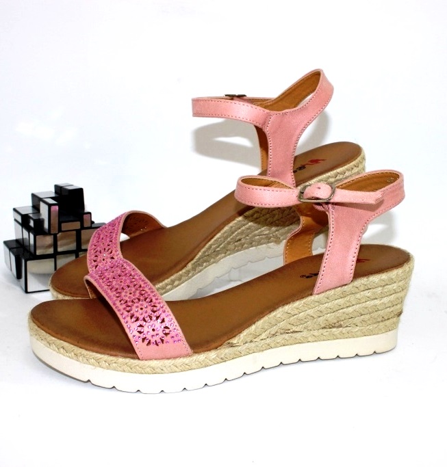 

Босоножки на танкетке Shoes T2078 40 25.0см розовый