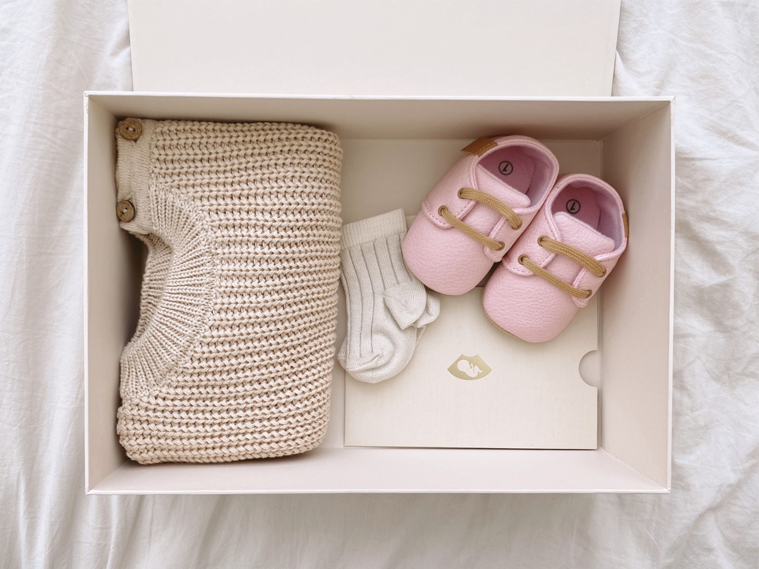 

Подарочный набор для новорожденной девочки NEW BABY BOX