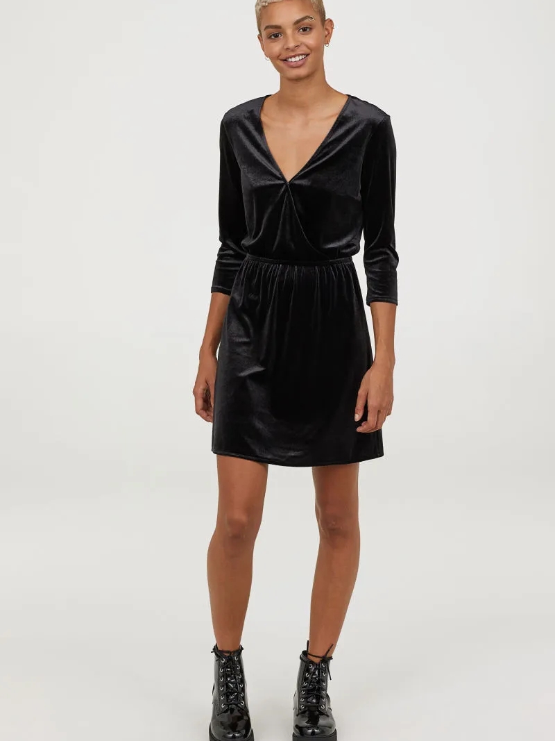 

Платье H&M 0684890-8 36 Черное (СА2000001301708)