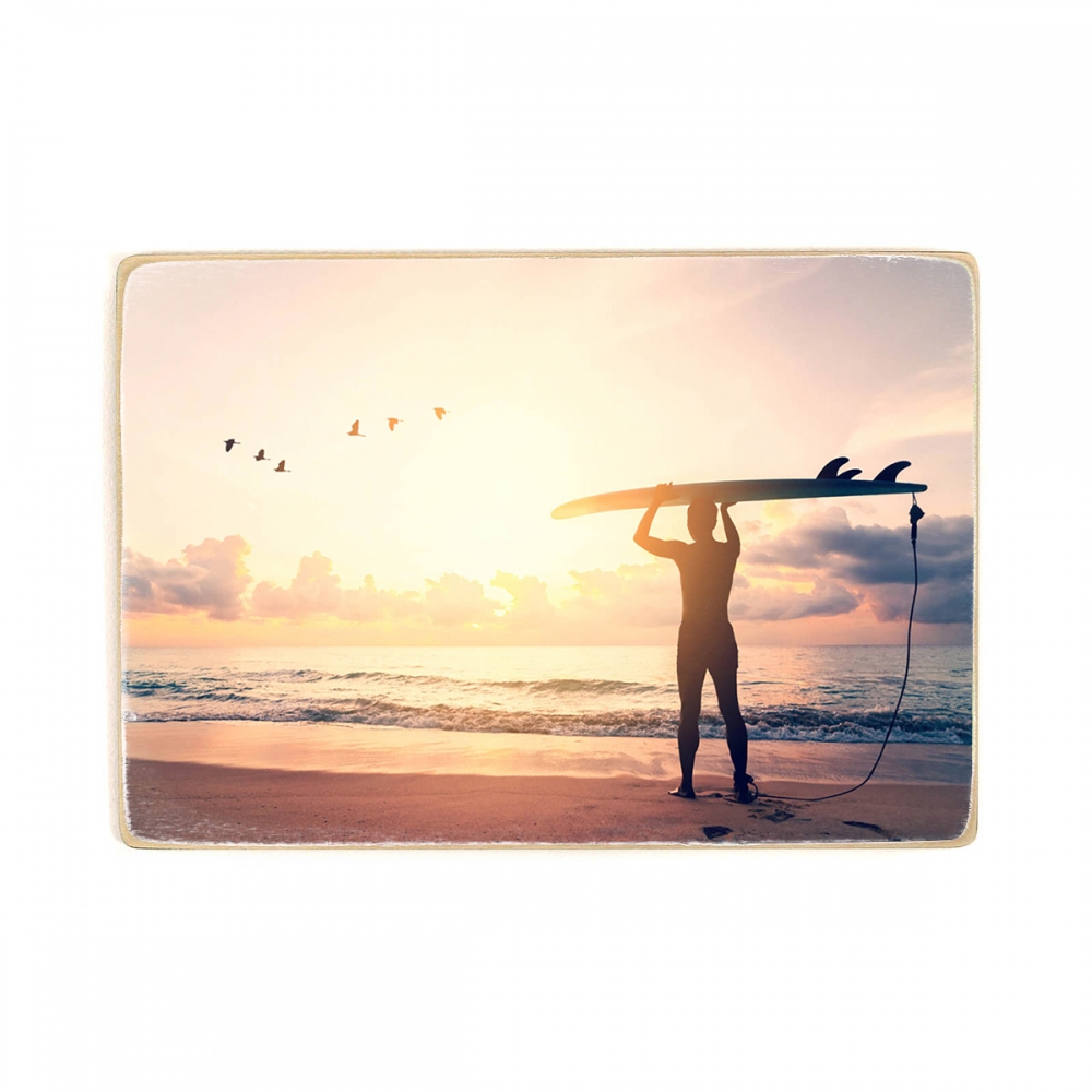 

Деревянный постер Природа Man hold surfboard standing with birds flying at tropical sunset beach А2