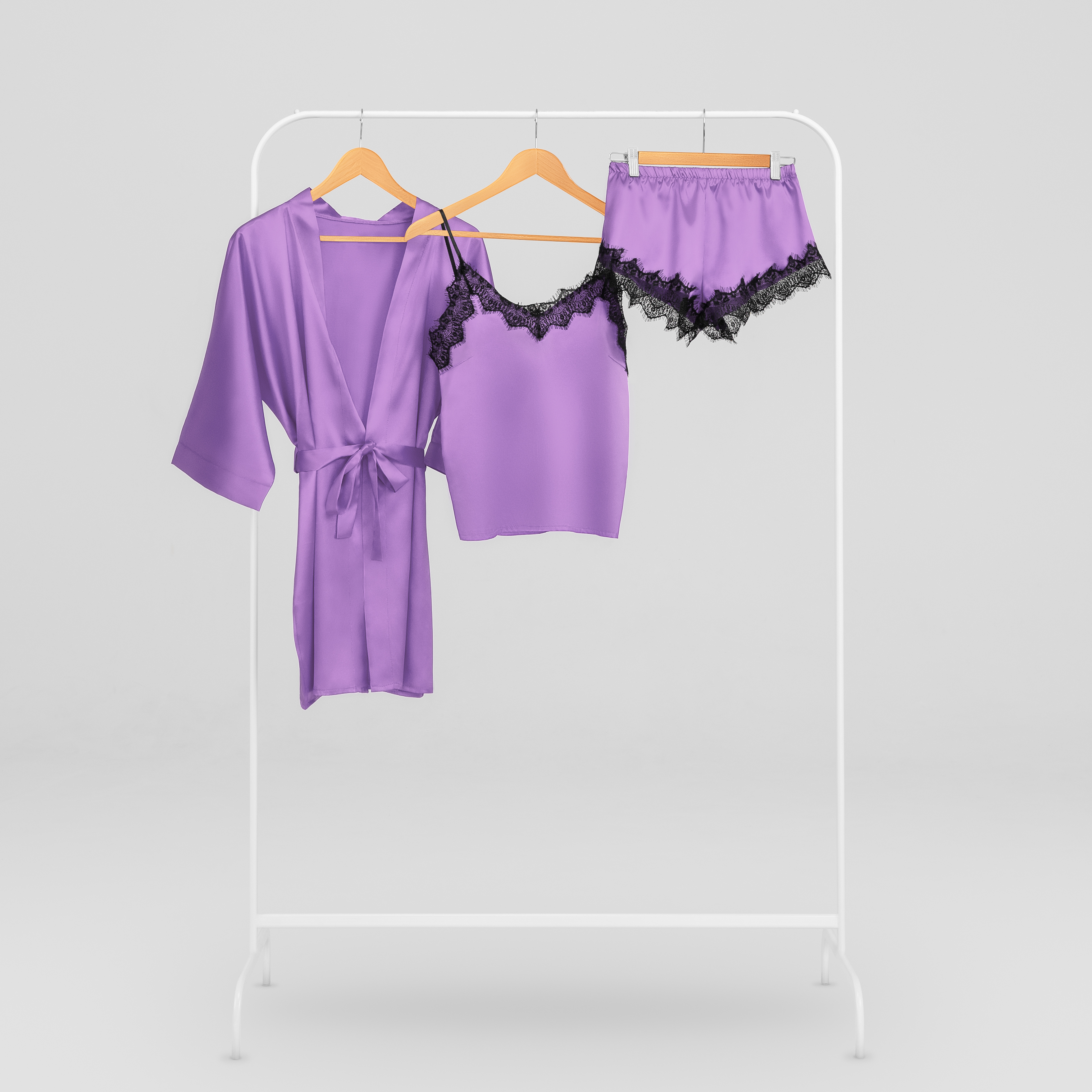 

Пижамный комплект 3в1 с халатом Mi Tesoro атласный с кружевом L Сиреневый