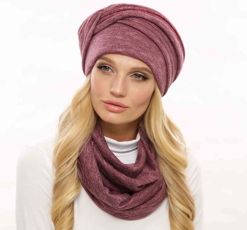 

Женская шапка CR-20171-POM пудровая