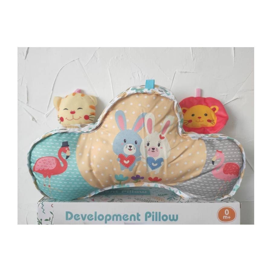 

Подушка погремушка Development Pillow Maxland развивающая игрушка для младенцев с подвесками Лев и Котик PU010