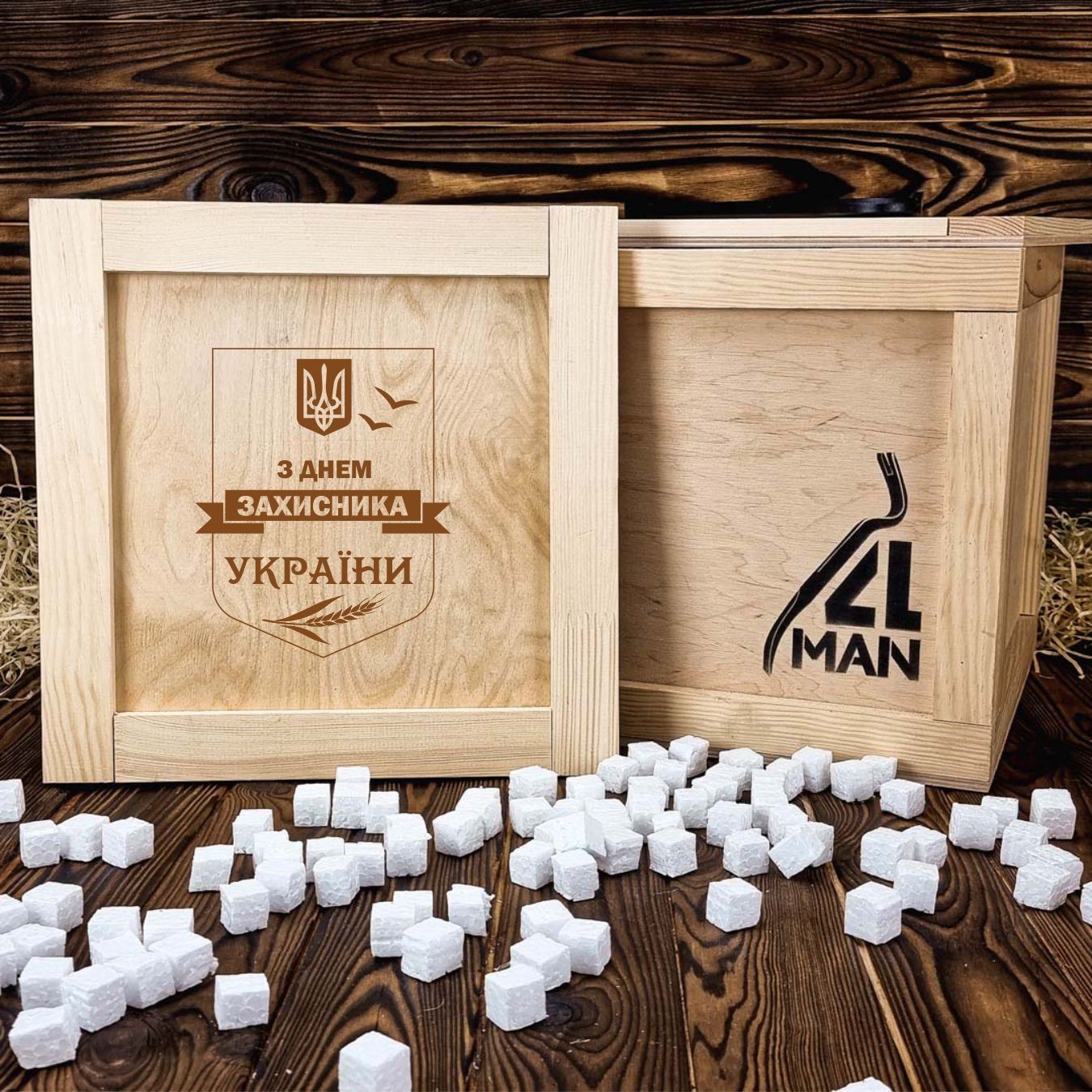 

Подарочная деревянная коробка 4MAN для мужчин на 14 октября - 30*30*30 см + лом + гвозди + наполнитель кубики пенопласта (G0090_139U )