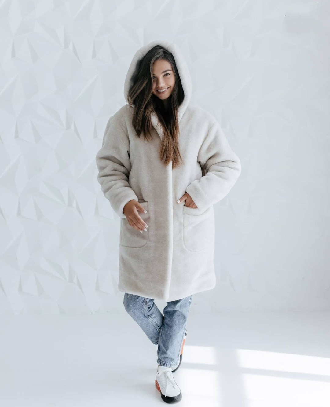 

Шуба с овечьей шерсти Sheep brand Tilda 90см размер Mс капюшоном, айвори