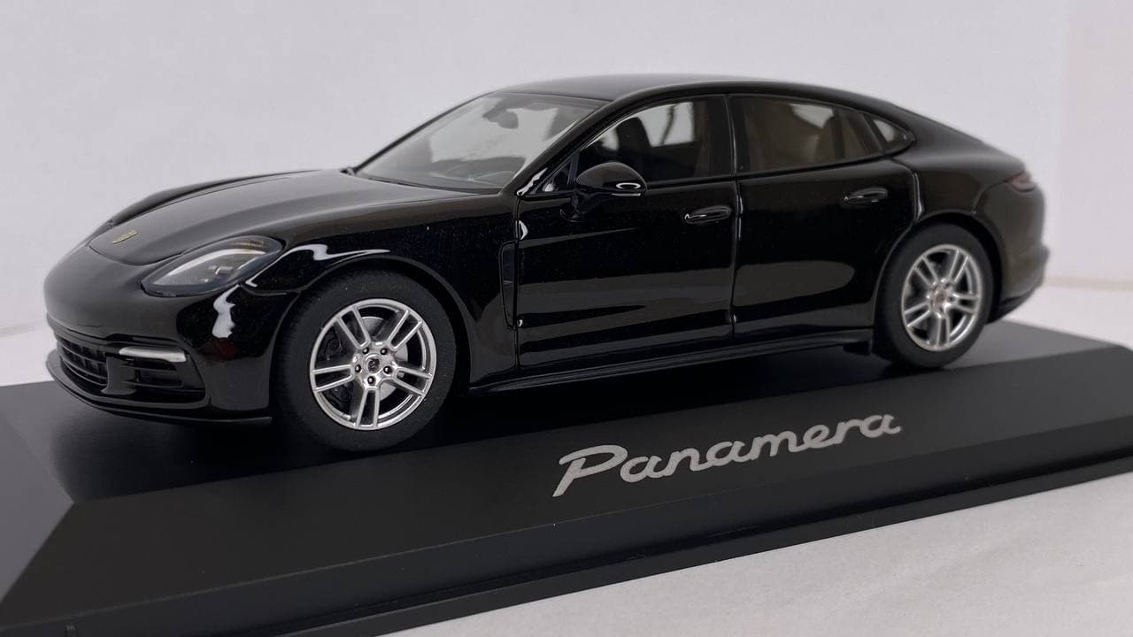 

Автомодель Porsche Panamera Gen II 2017