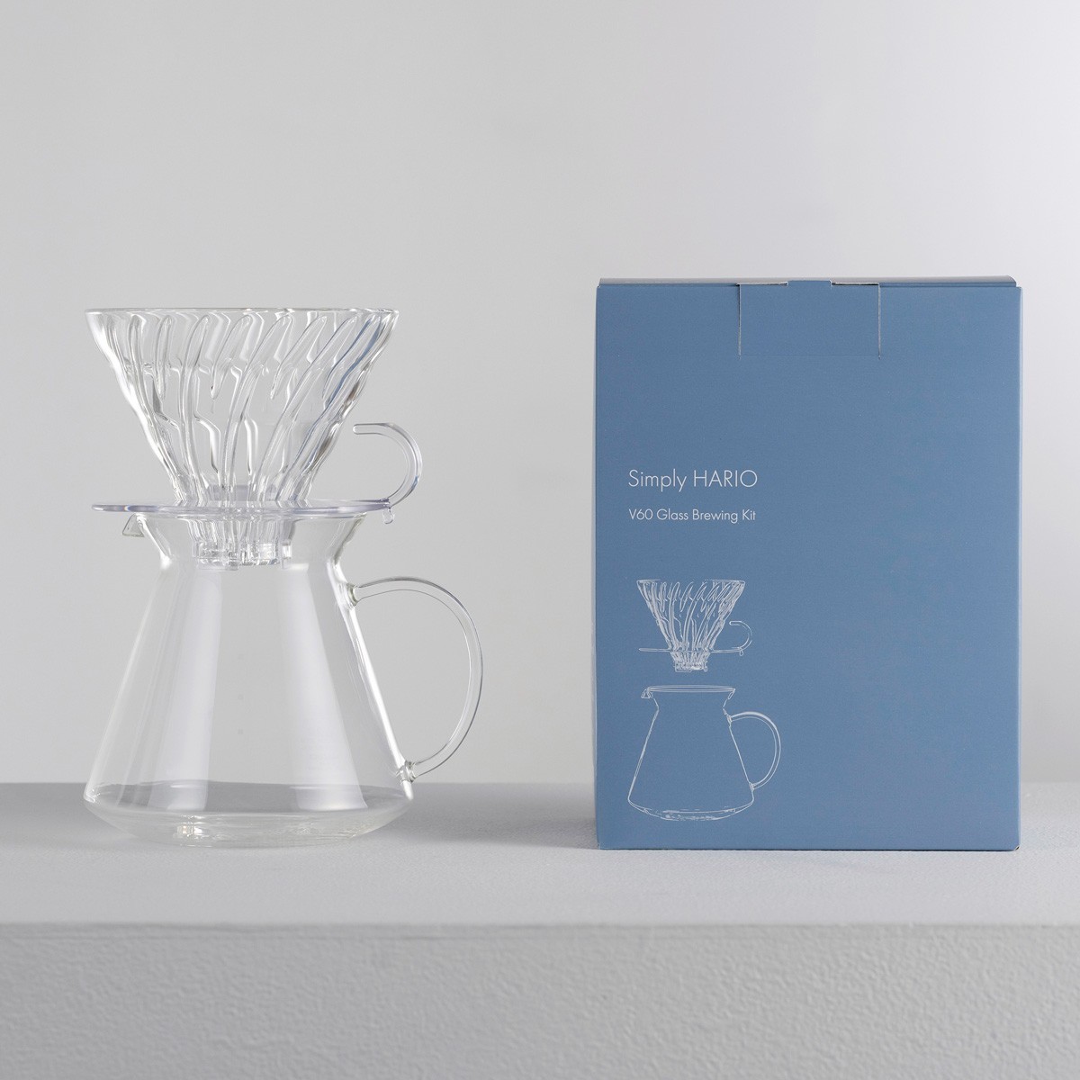 

Набор HARIO V60 GLASS графин 600 мл стеклянный пуровер 02 мерная ложка 40 фильтров (S-VGBK-02-T)