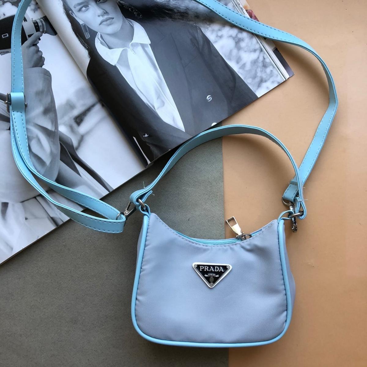

Сумка голубая детская с надписью PRADA (Су36618-2)