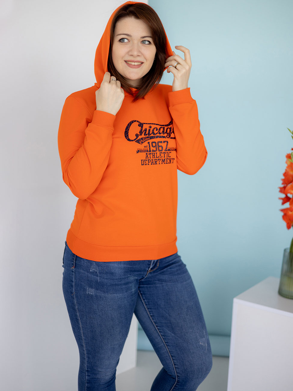 

Трикотажный худи size+ с принтом Оранжевый  Vikamoda 3300, Трикотажный худи size+ с принтом Оранжевый XL Vikamoda 3300