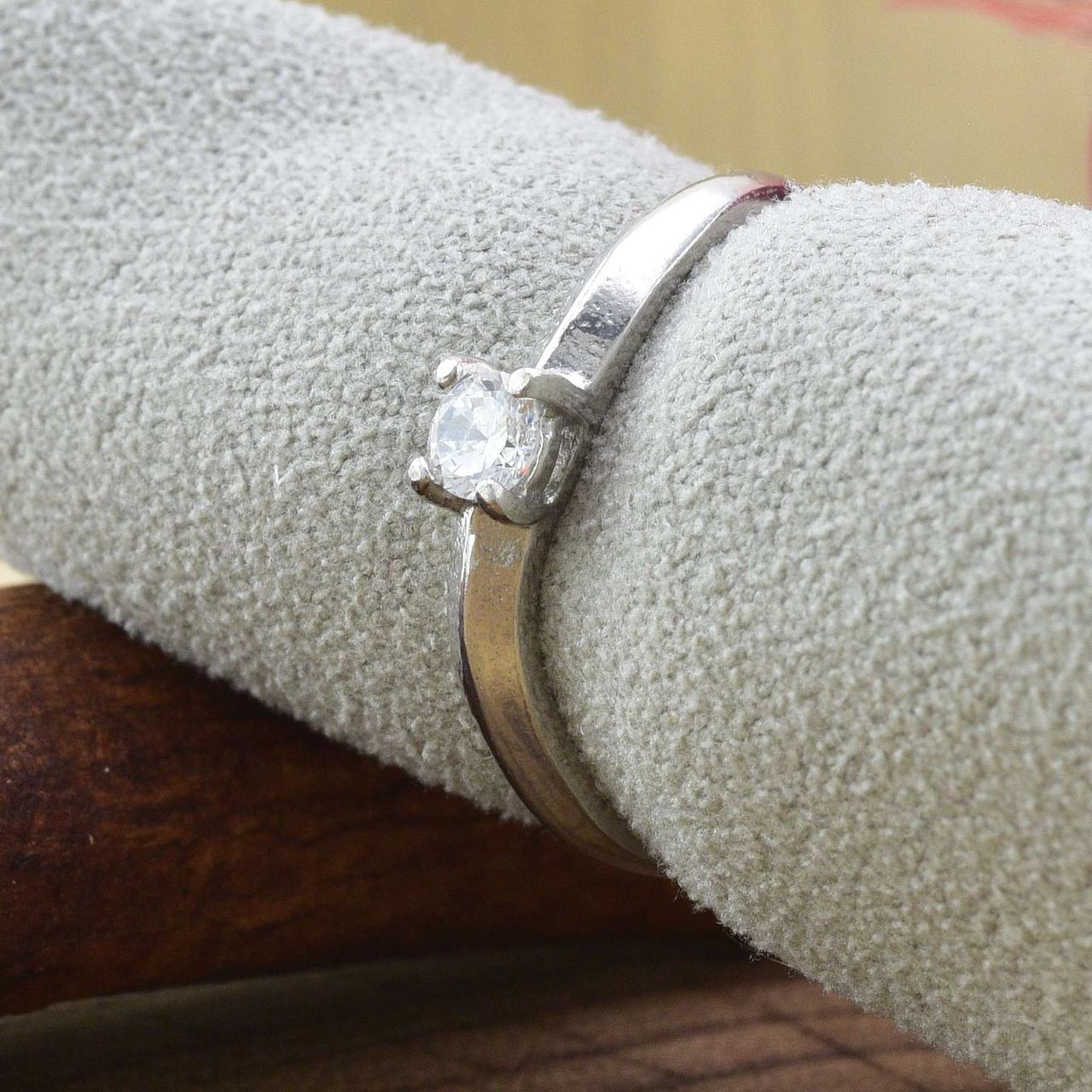 

Серебряное кольцо белые фианиты 18