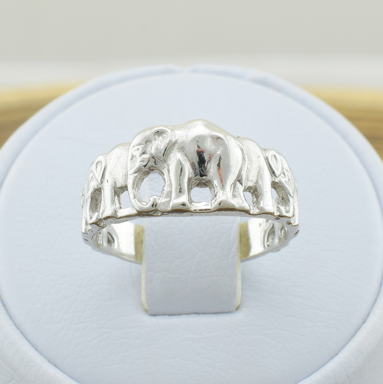 

Серебряное кольцо Слоники ширина 8 мм 16.5