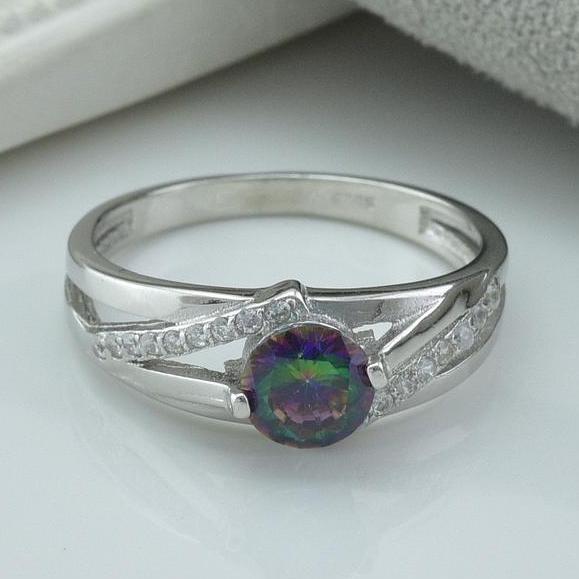 

Серебряное кольцо вставка фианиты цвет мистик 16.5