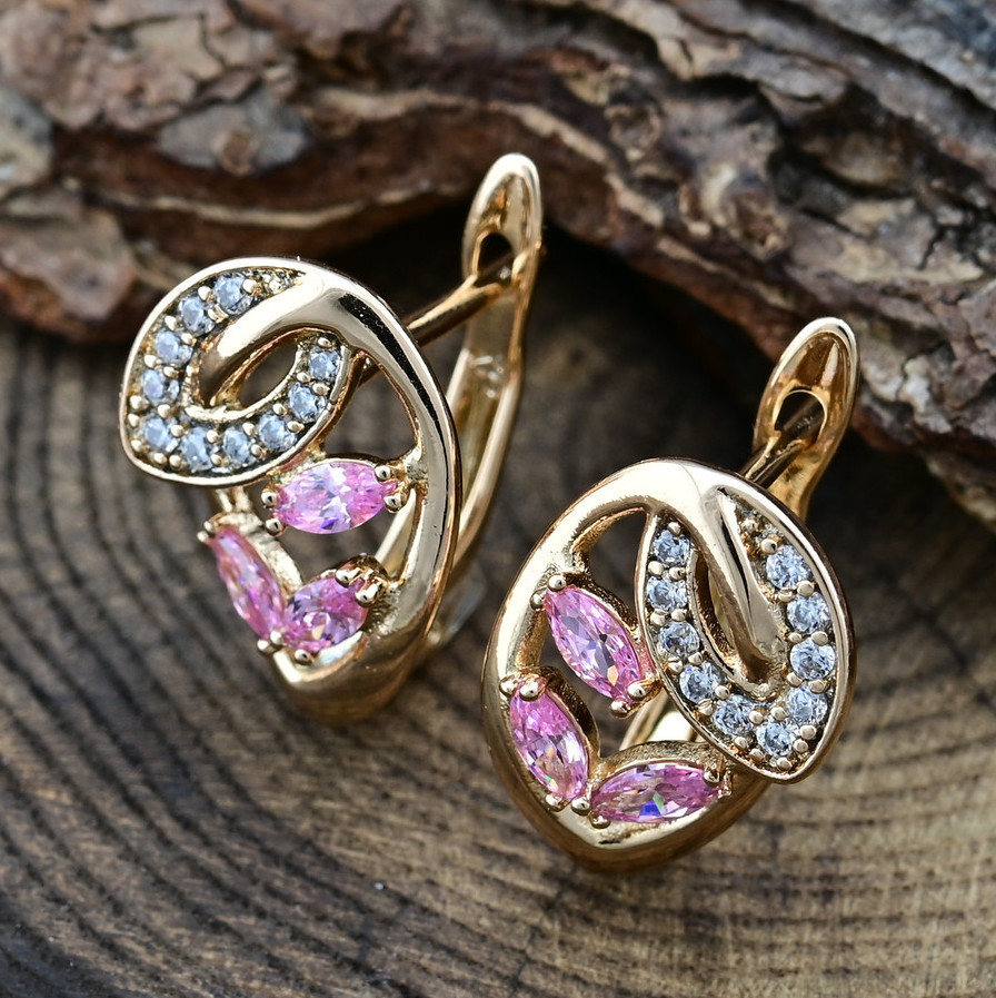 

Серьги Xuping 26389 размер 16х10 мм вес 2.7 г розовые фианиты позолота 18К