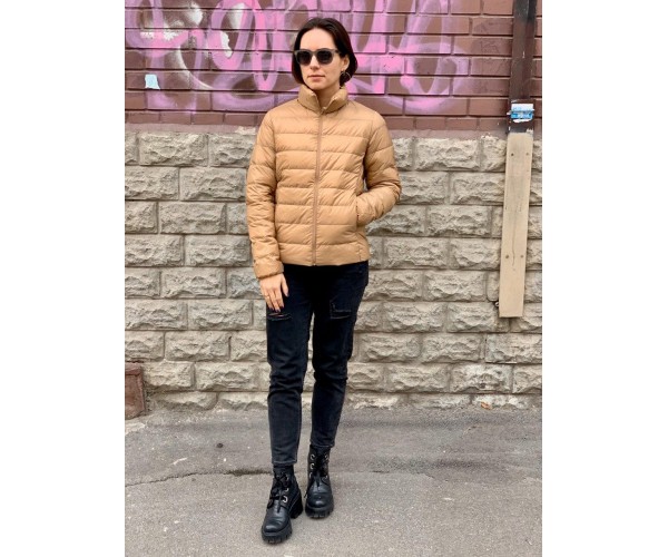 

Куртка на пуху Uniqlo ультралегкая S бежевая