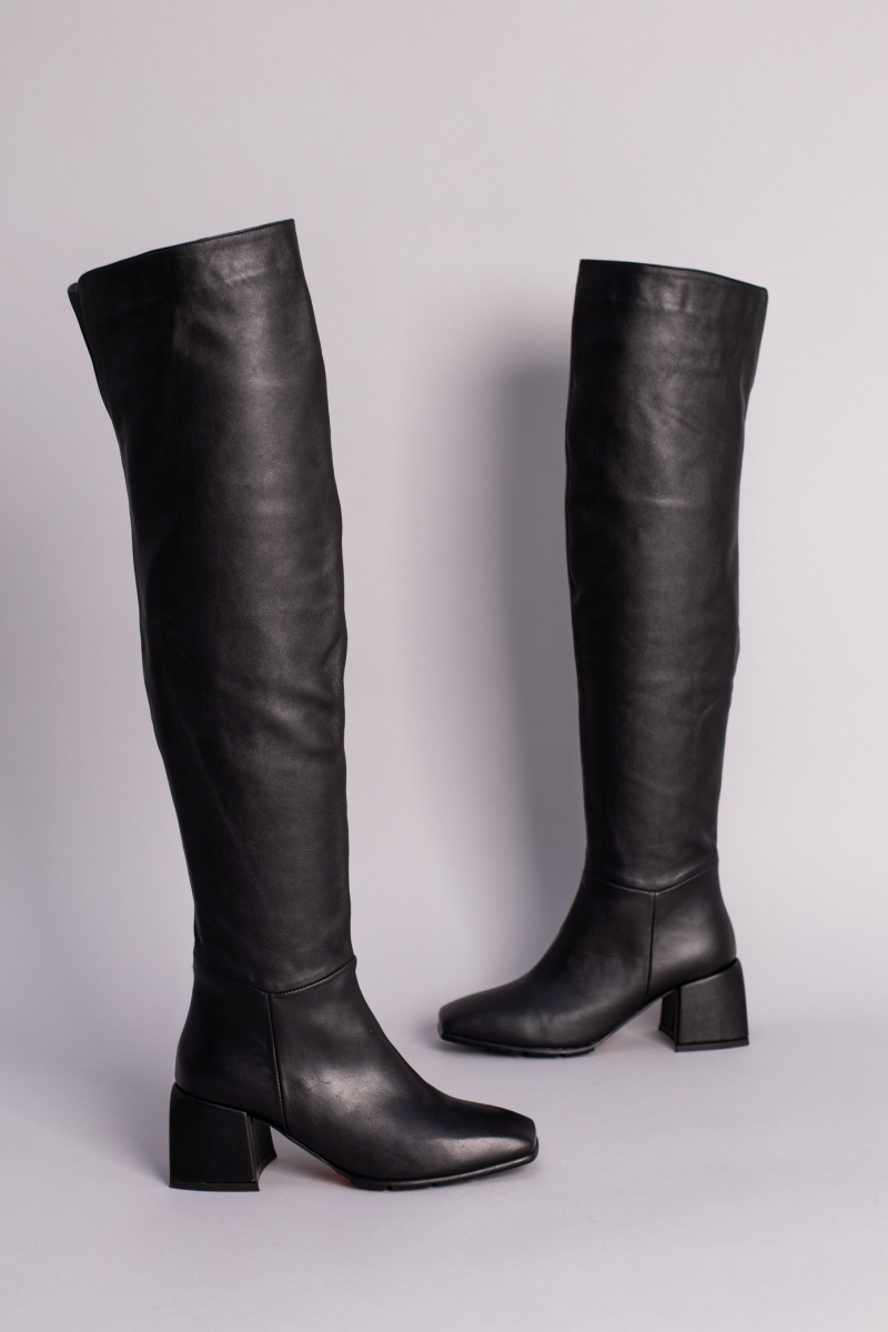 

Ботфорти жіночі шкіряні демісезонні LuxuryShoes 5663д/39 Чорний